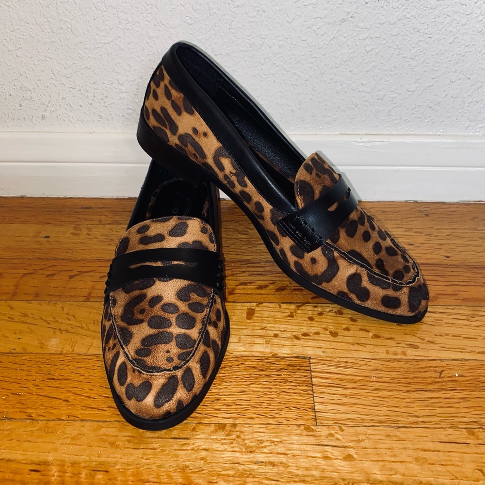 Scoop Leopard Suede Loafer (7)